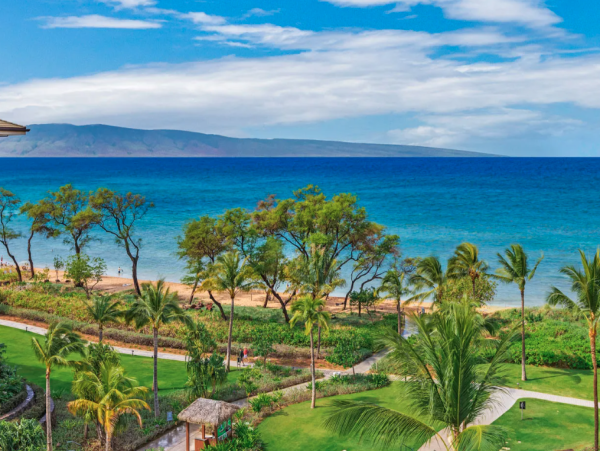 Luxurious 7-Bedroom Oceanfront Retreat in Maui